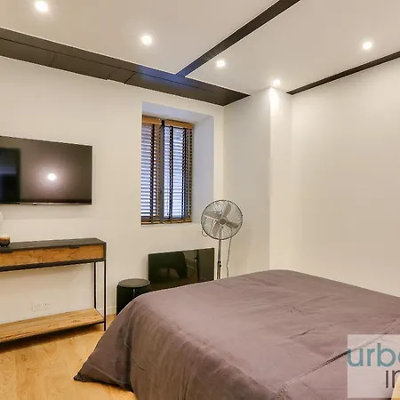Urban Flat 170 - Amelot In Center Of Apartment