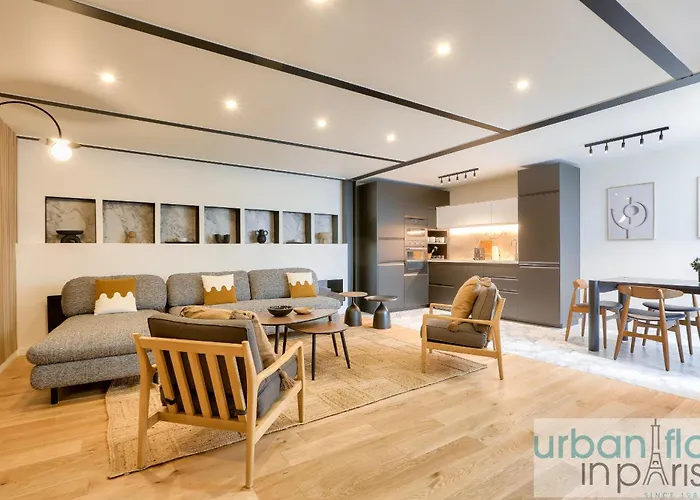 Urban Flat 170 - Amelot In Center Of