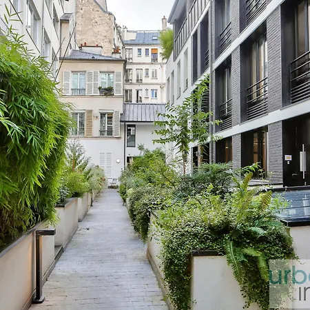 Urban Flat 170 - Amelot In Center Of