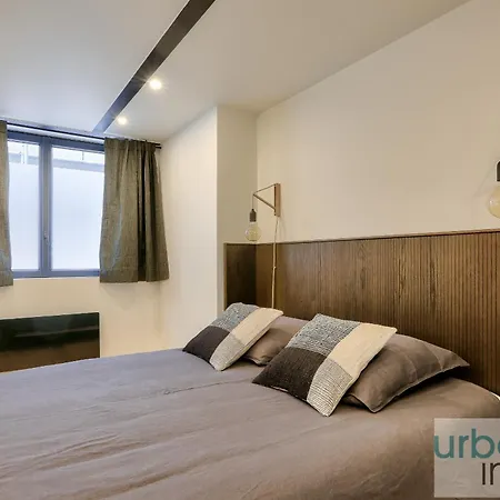 Urban Flat 170 - Amelot In Center Of Paris